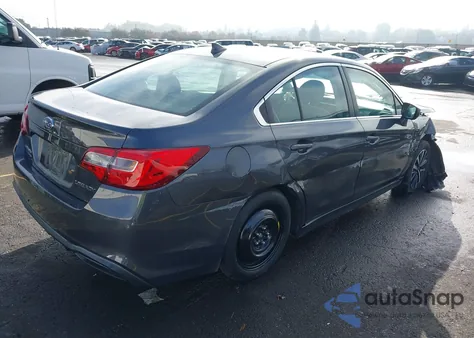 2018 Subaru Legacy 2.5I Premium z USA, uszkodzony, nr VIN 4S3BNAC64J3002205